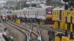 KRL Bekasi - Jakarta Kota Anjlok di Kampung Bandan
