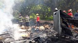 Kebakaran Hanguskan Bangunan Penyimpanan Helm di Medan Selayang<
