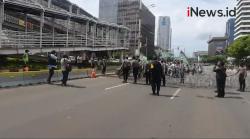 Video Ratusan Polisi Siaga di Gedung Kedubes Prancis, Antisipasi Demontrasi