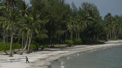 Menikmati Keindahan Alam Pantai Teluk Lagoi Bintan