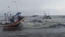 Prakiraan BMKG 2 November: Gelombang 4 Meter Berpotensi Landa Banten-Lampung