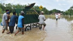 Banjir Rendam Jalan dan Ratusan Hektare Sawah di Ngawi