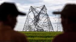 Menara SUTET Roboh, Besi Berserakan di Sawah Desa Kebumen Batang