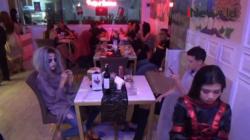 Video Petugas Sidak Kafe di Bali Gelar Pesta Halloween, Pelanggar Dihukum Push Up