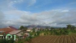 Gunung Sinabung 2 Kali Luncurkan Awan Panas Sejauh 2,5 Kilometer