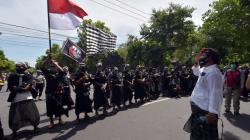 Kontroversi Seks Bebas Pakai Kondom, Arya Wedakarna Dikecam Masyarakat Bali