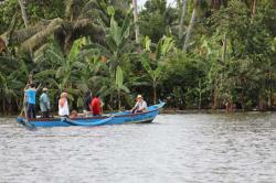 Perjuangan Gubernur Jateng Menembus Dusun Terisolasi di Banyumas karena Banjir