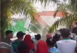 Video Istri Tua di Serdang Bedagai Sumut Hancurkan Rumah Istri Muda