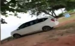 Video Viral Pasangan Mesum Berseragam ASN di Pinggir Pantai Bintan Digerebek Warga<