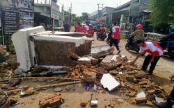 Gapura Malati di Perum Bumi Jaya Indah Purwakarta Ambruk, 1 Anak Tewas<