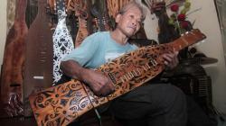 Mengenal Alat Musik Tradisional Sape Khas Dayak