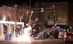 Pilpres AS Diwarnai Kerusuhan, Demonstran Anti-Trump Bakar Bendera Amerika