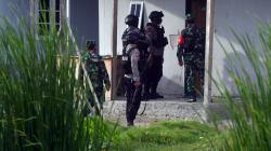 Kejar Terduga Teroris, Polisi Periksa Rumah-Rumah Warga Mamboro Palu Utara