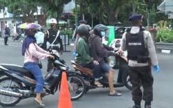 Gugus Tugas Razia Masker di Kawasan Ponpes Krapyak usai Jadi Klaster Covid-19