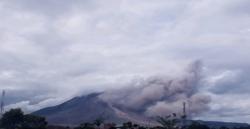 Gunung Sinabung Luncurkan Guguran Awan Panas Sejauh 1.500 Meter