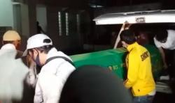 Tangis Haru Sambut Jenazah Gatot Brajamusti di Rumah Duka Sukabumi<