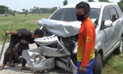 2 Mobil Rombongan Pengantin Tabrakan di Jombang, 9 Orang Luka-Luka