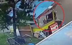 Video Ponsel Siswa SD di Padang Dirampas saat Belajar di Pos Ronda