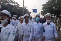 Video Kerumunan Massa Simpatisan Habib Rizieq Dikhawatirkan Timbulkan Klaster Covid-19<