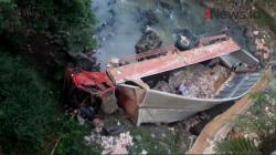 Video Truk Mie Instan Terjun ke Sungai Sedalam 30 Meter di Cianjur, Sopir Tewas di Tempat