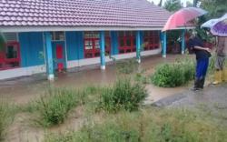 Diguyur Hujan, Sekolah di Empat Lawang Terendam Banjir<