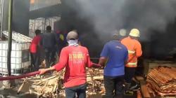 Mesin Oven Pabrik Pengeringan Triplek di Magetan Terbakar, Diduga akibat Korsleting