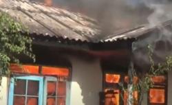 Video Kebakaran Rumah di Probolinggo, 2 Orang Luka<