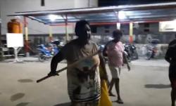 Perempuan Paruh Baya Mengamuk di Kantor Polisi Timika, Pukuli 3 Pemabuk