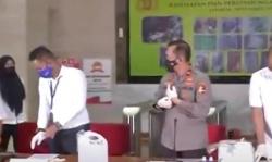 Video Polisi Tangkap Pembuat Jamu Ilegal di Jateng