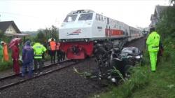 Minibus Ditabrak Kereta di Blitar hingga Terseret 350 Meter, Pengemudi Tewas di Lokasi