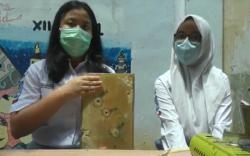 Keren! Siswi di Semarang Ciptakan Rompi Antipeluru dari Serat Pelepah Pisang