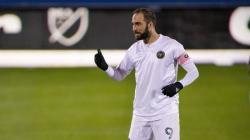 Viral Aksi Malas-Malasan Higuain di Klub Milik Beckham: Jalan Santai saat Timnya Menyerang