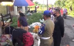 Pasar Ditutup karena Covid-19, Puluhan Pedagang Masih Nekat Gelar Lapak