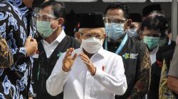 Wapres Ma'ruf Amin Tinjau Simulasi Vaksinasi Covid-19 di Bekasi<