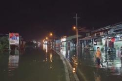 Banjir Rob Terjang Medan Belawan, Ribuan Rumah Warga Terendam<