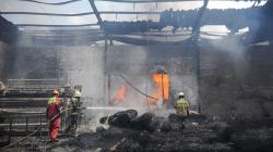 Si Jago Merah Lalap Gudang Kasur di Cibereum Cimahi