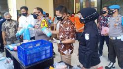 Nekat Daur Ulang Limbah Sarung Tangan di Bandung, Wanita asal Jakarta Ditangkap Polisi