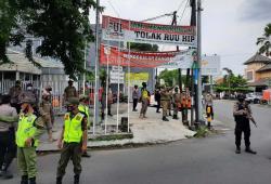Pencopotan Spanduk Habib Rizieq, FKUB Solo: Saya Nggak Tahu Tugasnya TNI Apa
