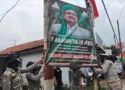 Puluhan Baliho Habib Rizieq di Bogor Dibongkar Tim Gabungan Satpol PP