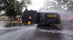 Mobil Water Canon Semprot Cairan Disinfektan di Tebet