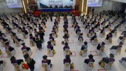 1.138 Lulusan UM Surabaya Ikuti Prosesi Wisuda dengan Protokol Kesehatan Ketat