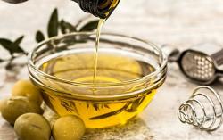Ini 5 Cara Mengonsumsi Minyak Zaitun, Bisa Diminum Langsung hingga Jadi Dressing Salad