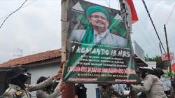 Baliho Tak Berizin di Bandung Dibersihkan Termasuk yang Bergambar Habib Rizieq<