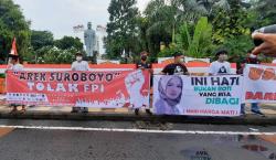 Nikita Mirzani Berhijab di Aksi Menolak Habib Rizieq, Pendemo: Simbol Perlawanan<