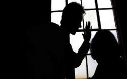 Stres Tugas Kampus, Pria Ini Lampiaskan dengan Menyiksa Ibu Kandung Bertahun-tahun<