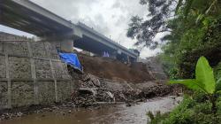 Baru Sehari Selesai Dibangun, Dinding Penahan Sungai Amprong Malang Ambrol