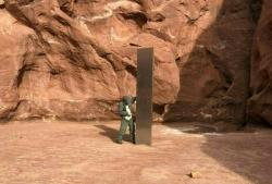 Obelisk Misterius Ditemukan Tertancap di Gurun Amerika, Netizen Kaitkan dengan Covid<