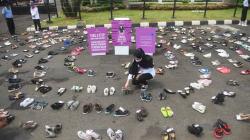 Ratusan Sepatu Disusun Rapi di Gedung DPR, Simbol Dukungan RUU PKS