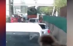 Detik-Detik Bajing Loncat Jarah Truk di Cakung Jaktim, 4 Pelaku Ditangkap