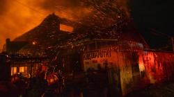 Kebakaran Gudang Barang, Api Merembet ke Rumah-Rumah Warga di Palu